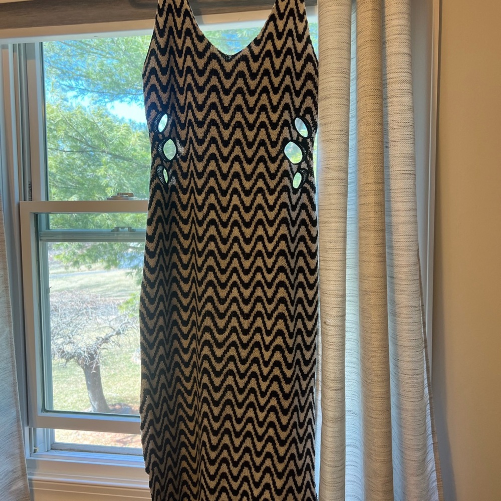 Divided Black and White Sleeveless Midi Dress